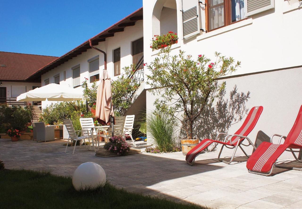 Winzerhof Michael Gartner Bed & Breakfast Illmitz Exterior foto