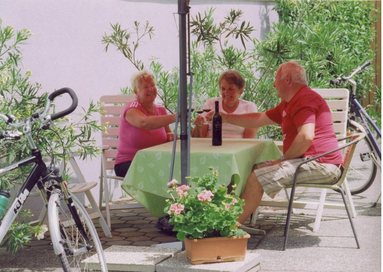 Winzerhof Michael Gartner Bed & Breakfast Illmitz Exterior foto